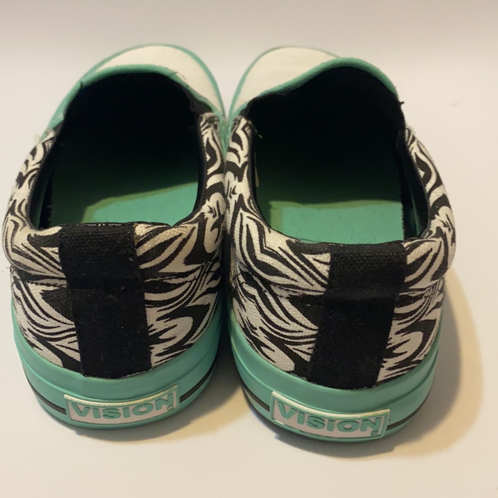 Shoes - Picture 3 of 4
